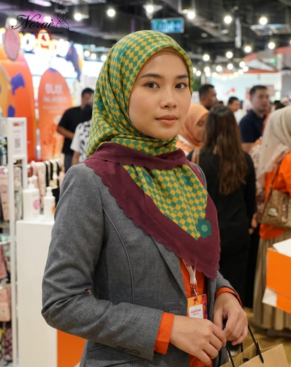 TUDUNG BAWAL PRINTED BIDANG 48 Cotton Voile Grid Flower Design
